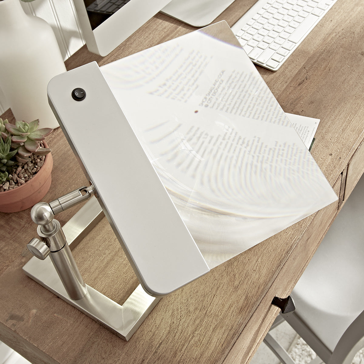 Full-Page Cordless Desk Magnifier - image 3