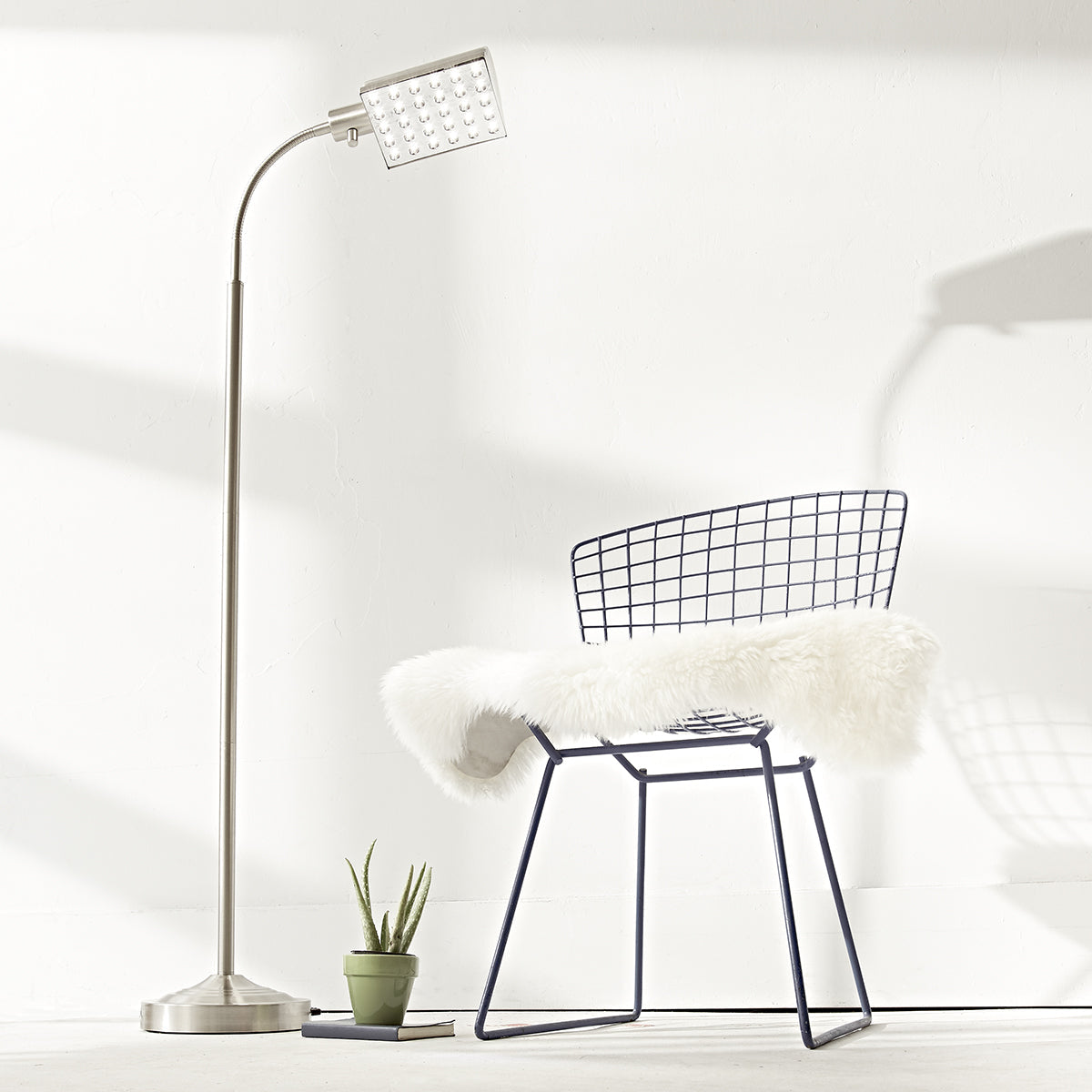 Cordless LED Floor Lamp - image 3