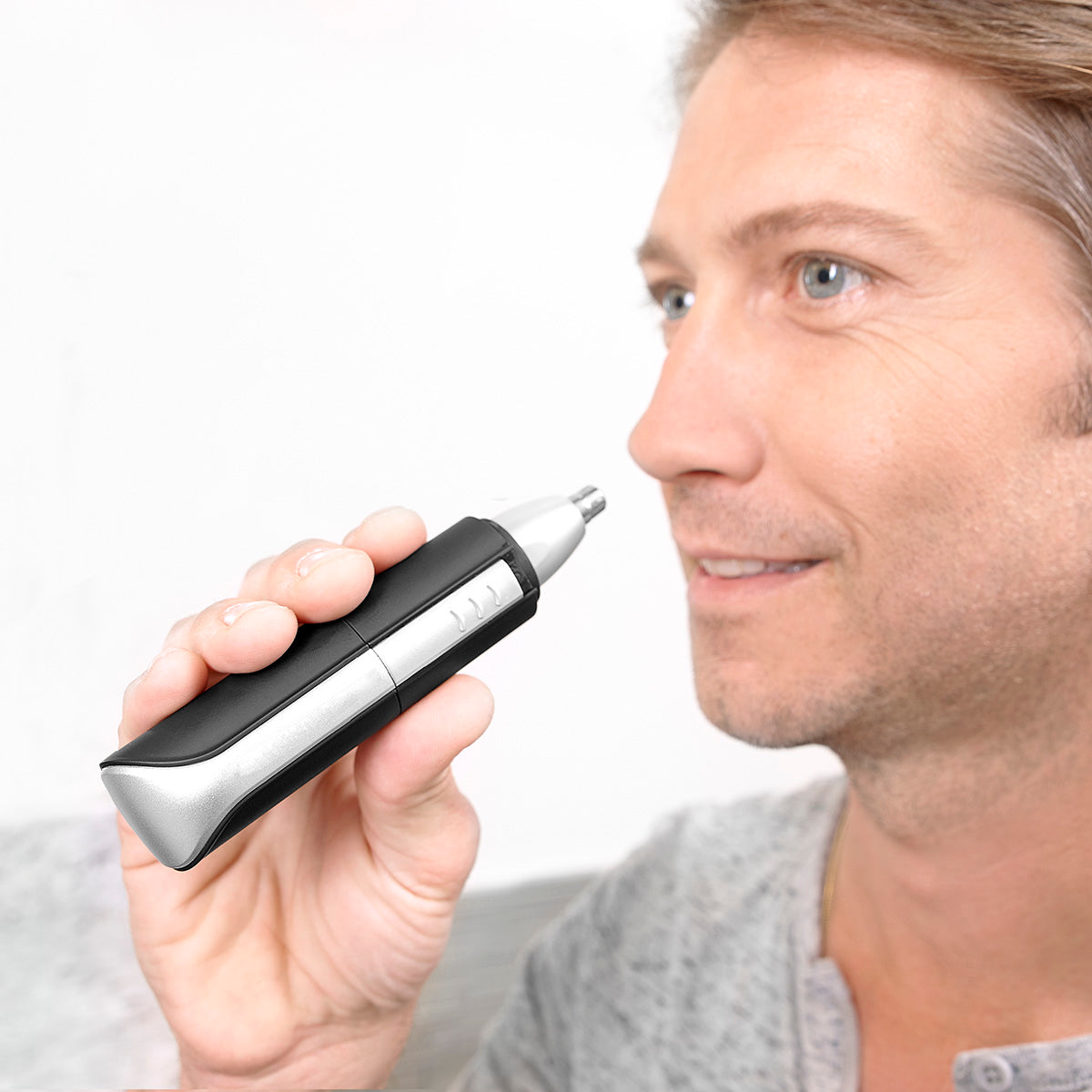 Nose and Ear Hair Trimmer - image 3