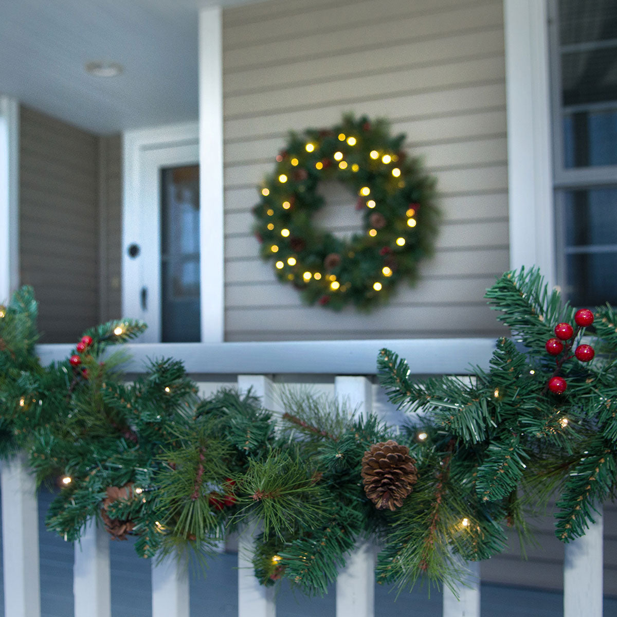 9-Ft. Cordless Pre-Lit Indoor/Outdoor Garland - image 2