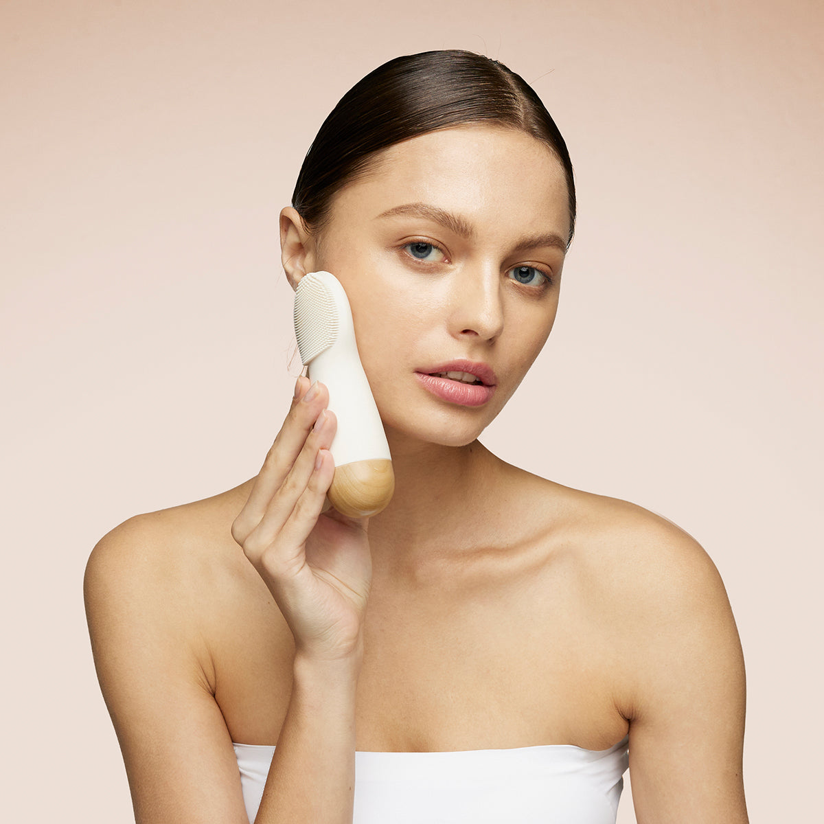 Vibrating Facial Brush - image 8