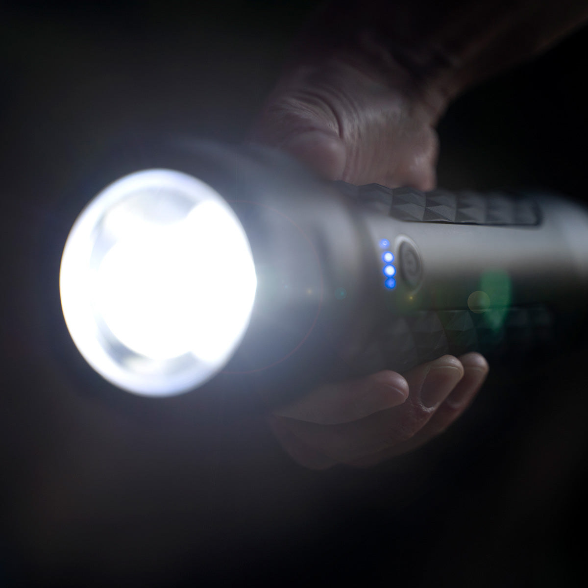 10-in-1 Auto Jumpstart Flashlight - image 2