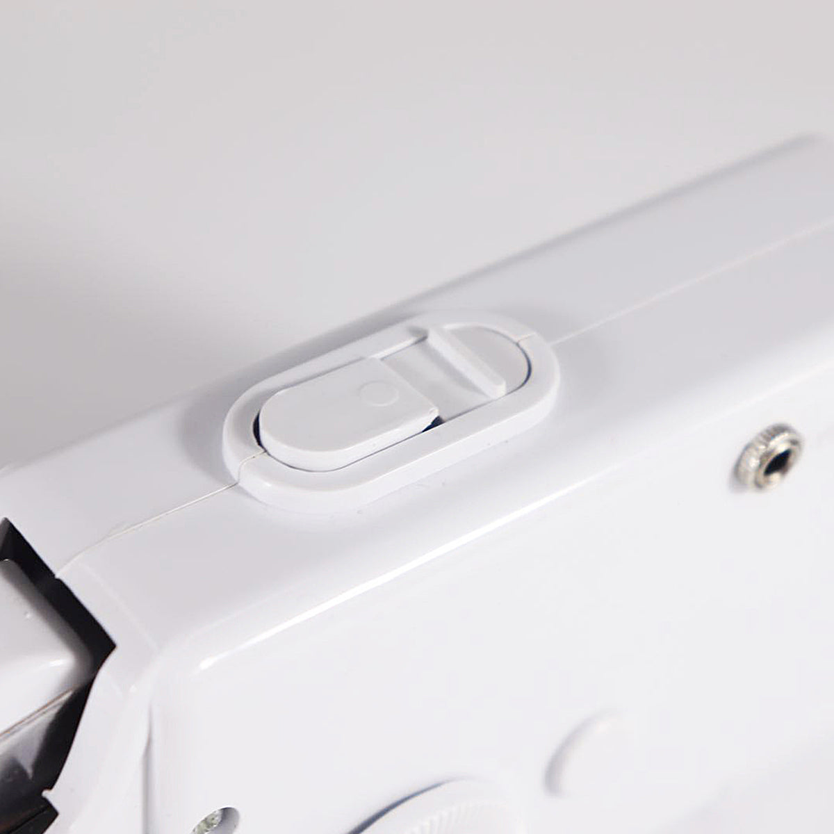 Handheld Mini Electric Sewing Machine - image 6