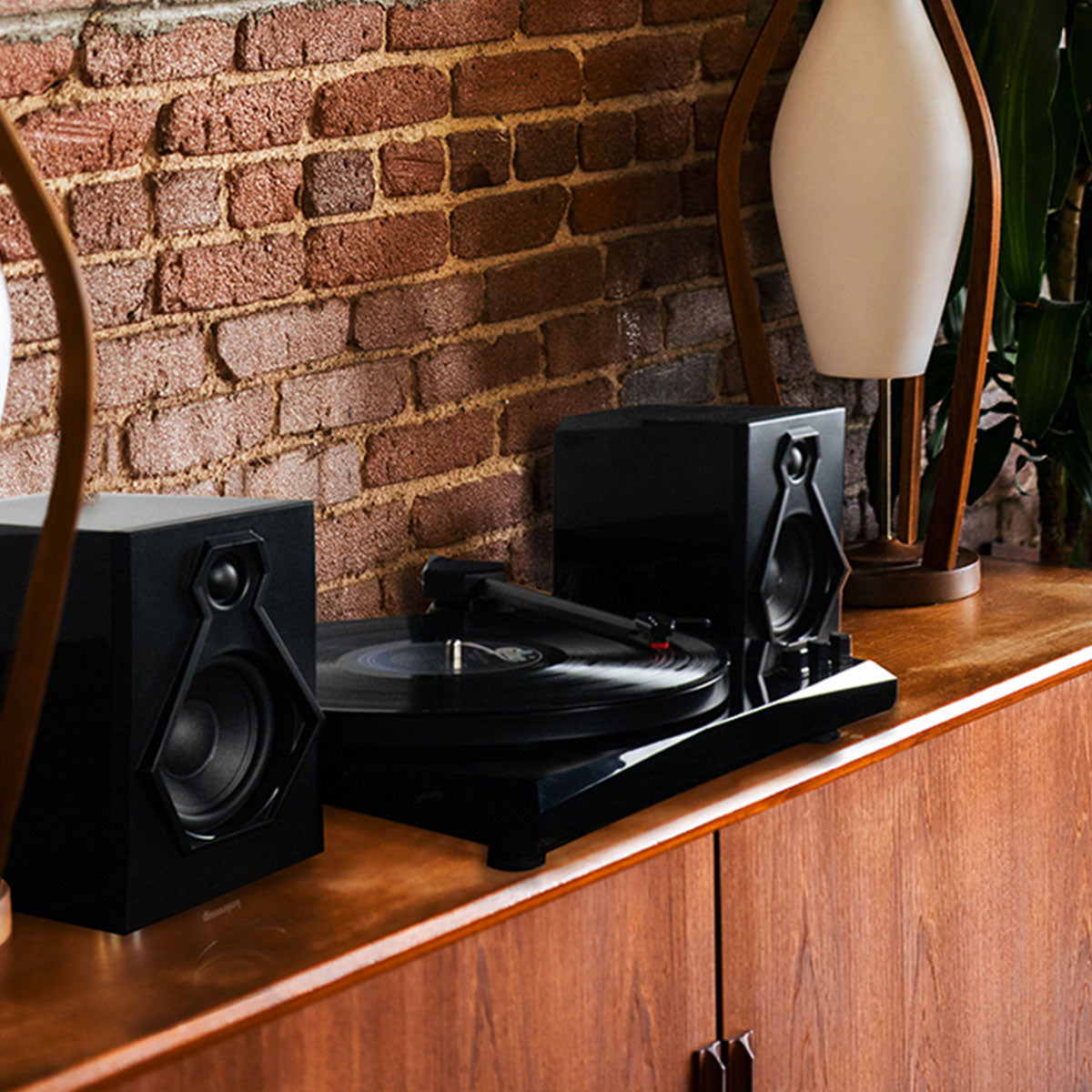 Stereo Turntable System with Speakers - image 12