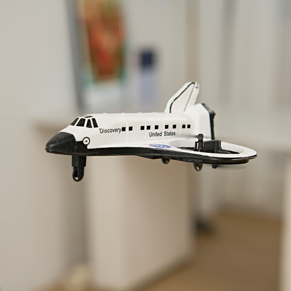 Smithsonian RC Space Shuttle Discovery Drone - image 5