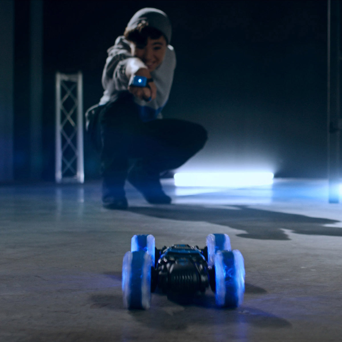 Gesture Sensing RC Stunt Car - image 5
