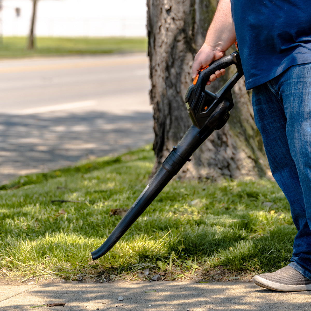 20-Volt String Trimmer and Blower Combo Kit - image 2