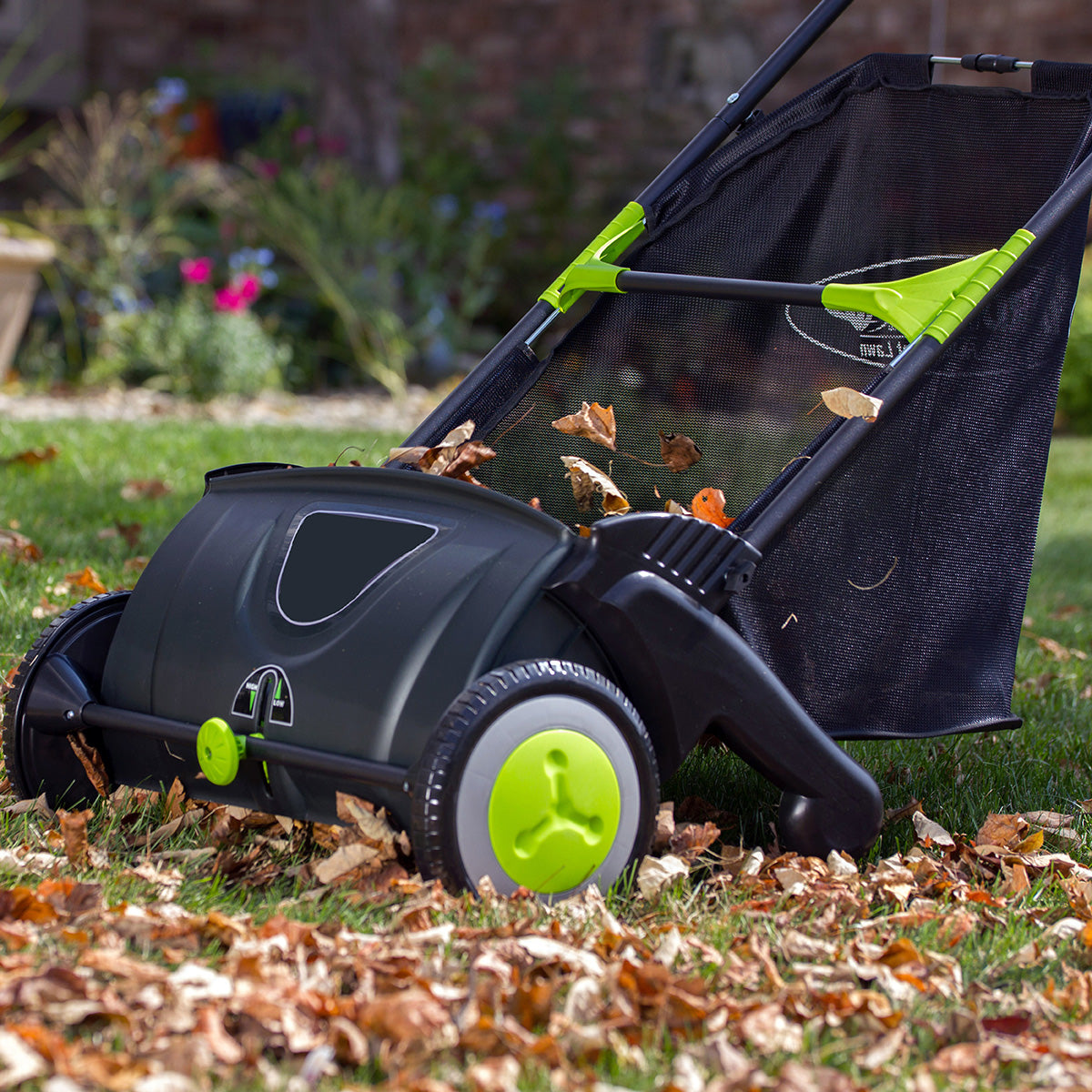 21'' Manual Lawn Sweeper - image 4