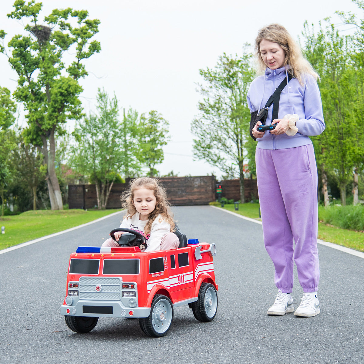 12V Firetruck Ride-On - image 3