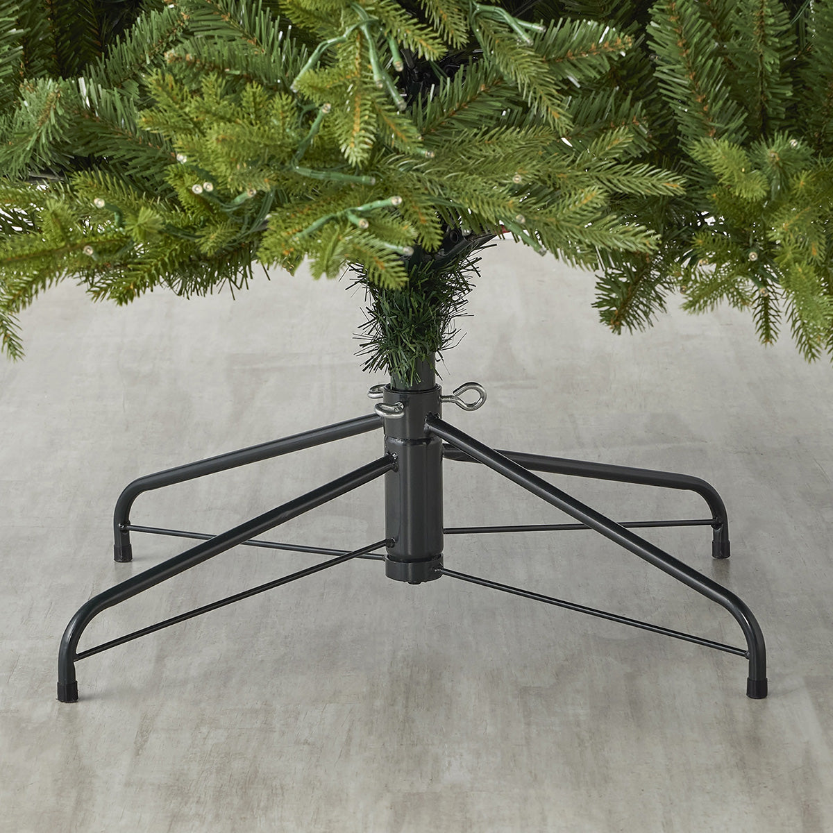 7.5' Pine Christmas Tree - image 3