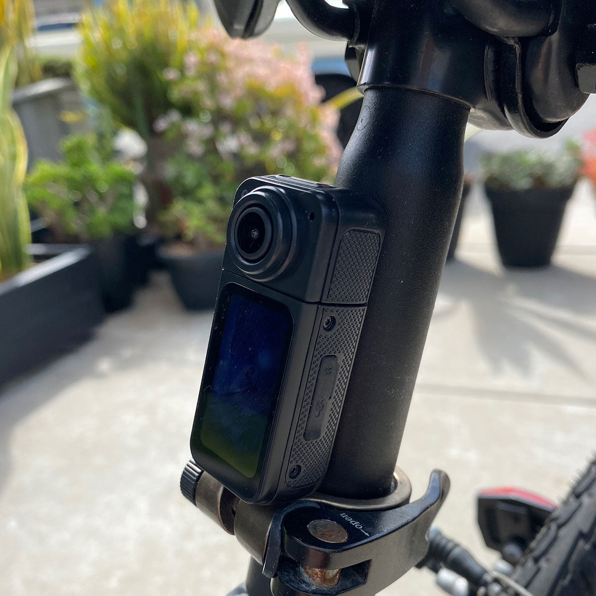 Rotating Lens Action Camera - image 3