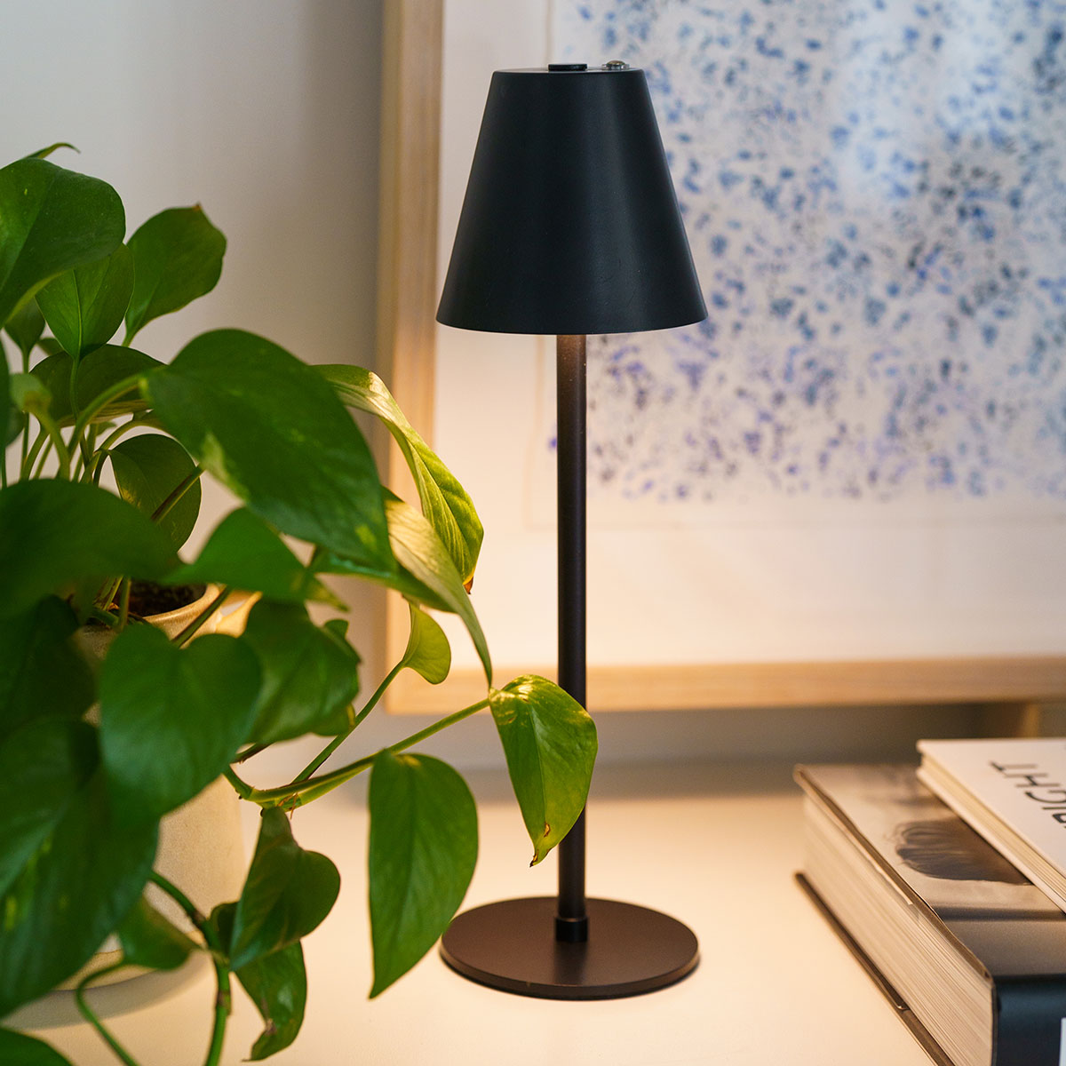 4-in-1 Indoor/Outdoor Bug Deterrent Lamp - image 7