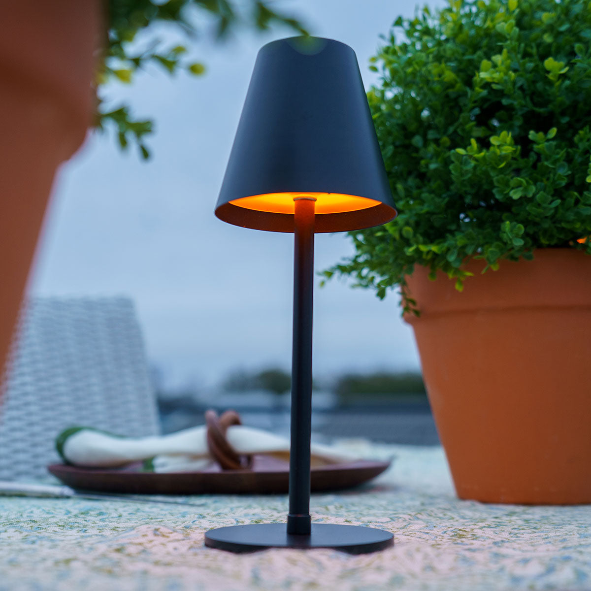 4-in-1 Indoor/Outdoor Bug Deterrent Lamp - image 8