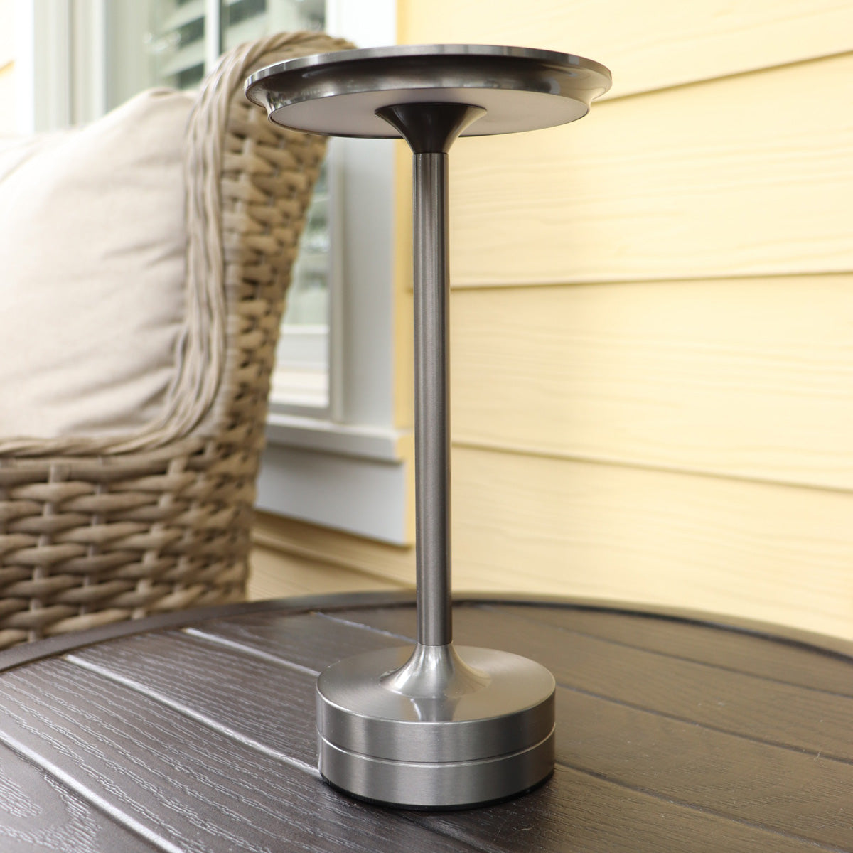 Indoor/Outdoor Bug Deterrent Lamp - image 5