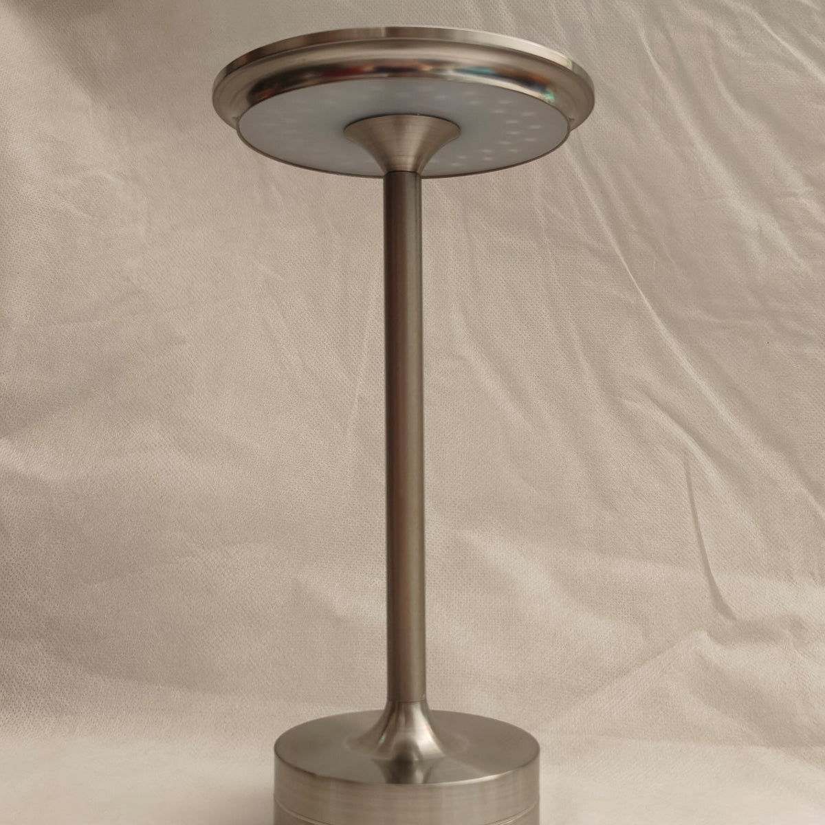 Indoor/Outdoor Bug Deterrent Lamp - image 8