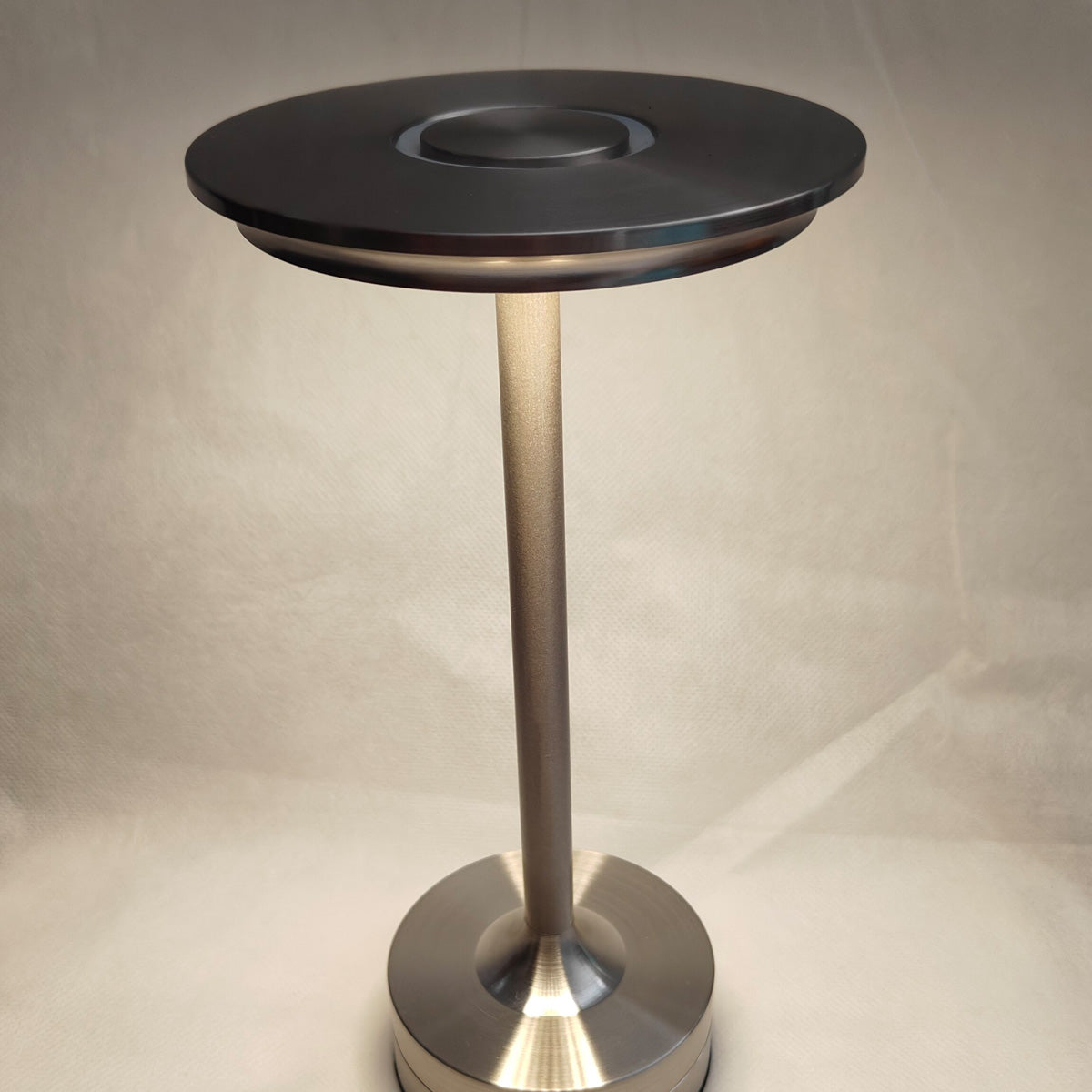 Indoor/Outdoor Bug Deterrent Lamp - image 9