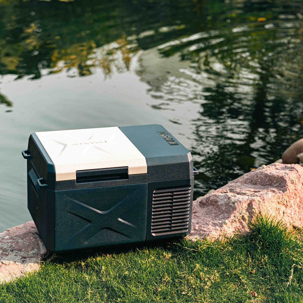 Portable Iceless Electric Cooler - image 9
