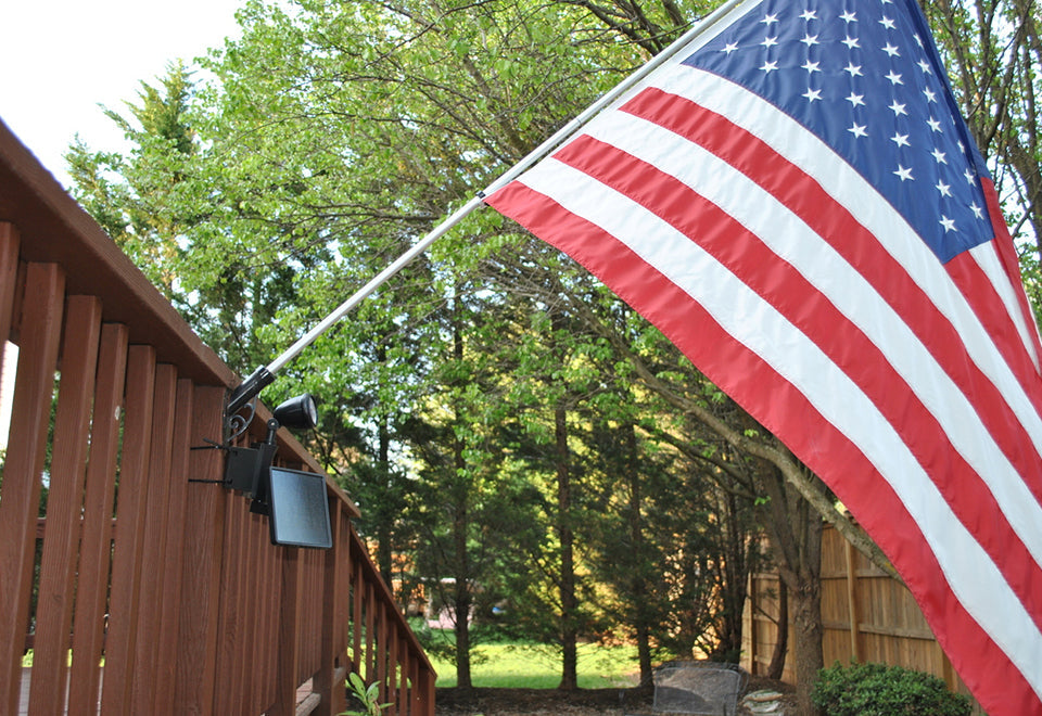 Solar LED Flagpole Light - image 4
