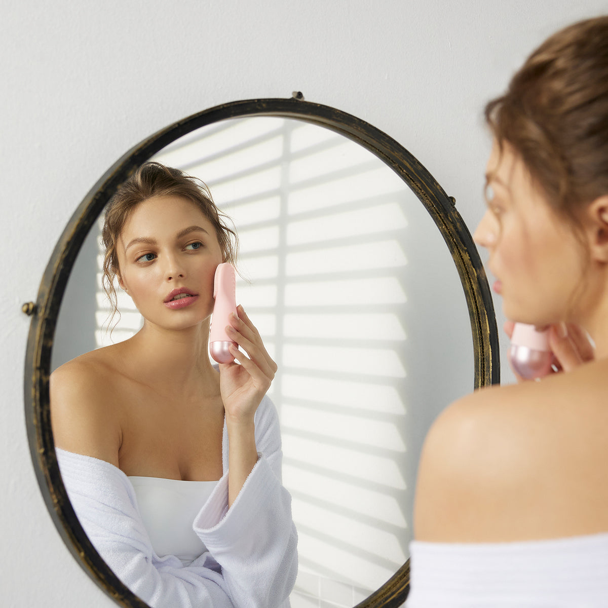 Vibrating Facial Brush - image 4