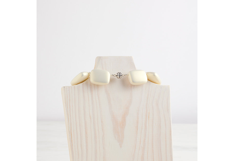 Hot Girls Pearls Cooling Necklace - image 15