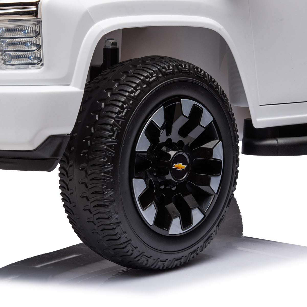 24V 4x4 Chevrolet Silverado Ride-On Truck - image 10