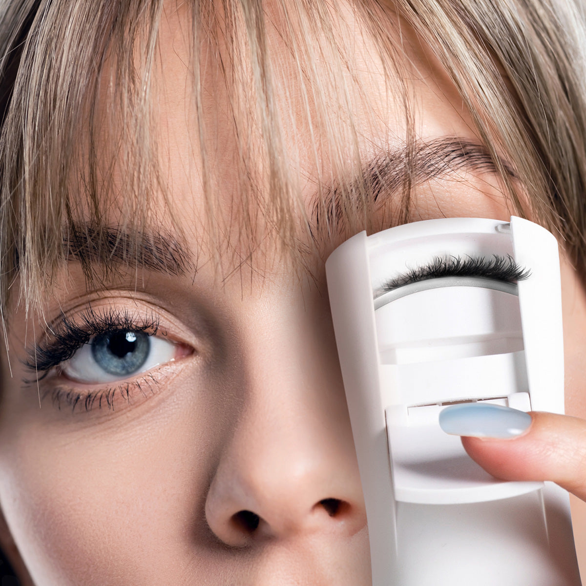 Heated Eyelash Curler - image 3