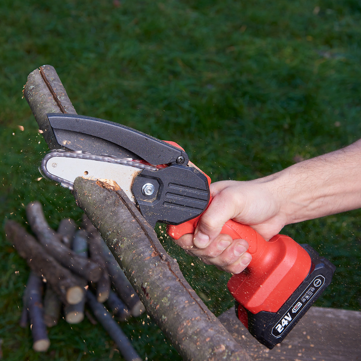 Cordless Electric Mini Chainsaw - image 4