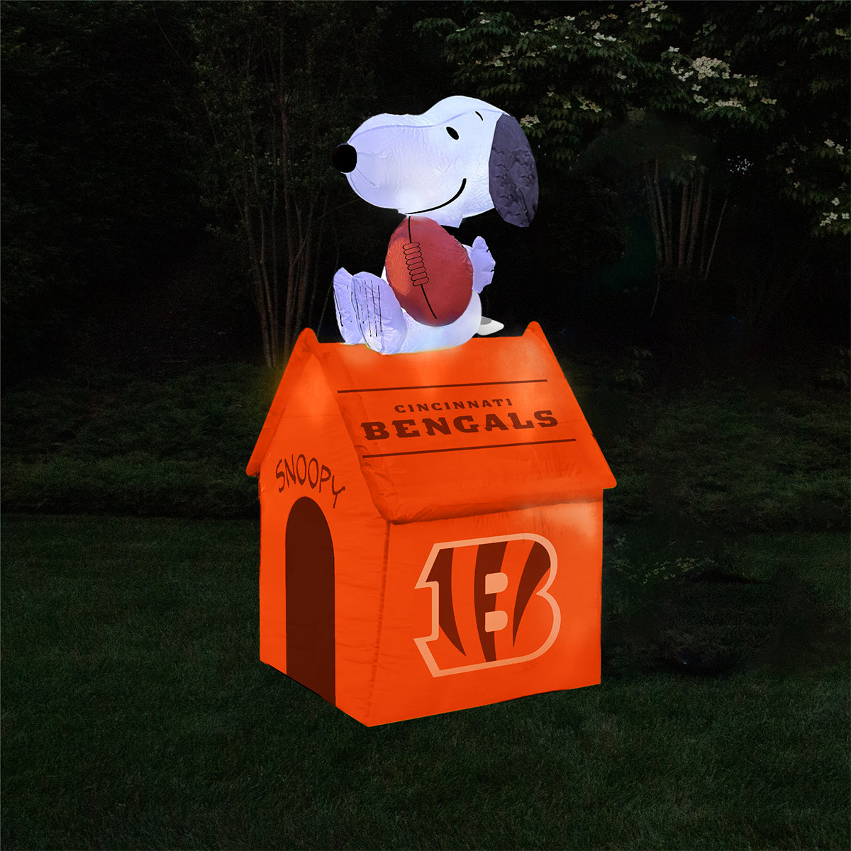 NFL Inflatable Snoopy™ Doghouse - image 29