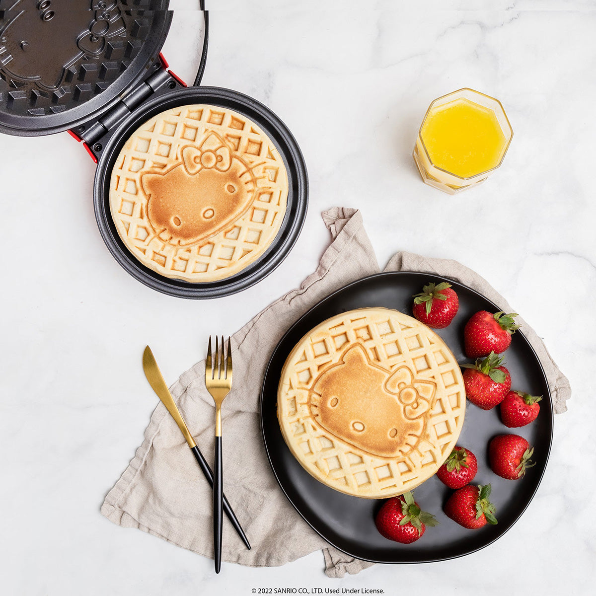 Hello Kitty Round Waffle Maker - image 3