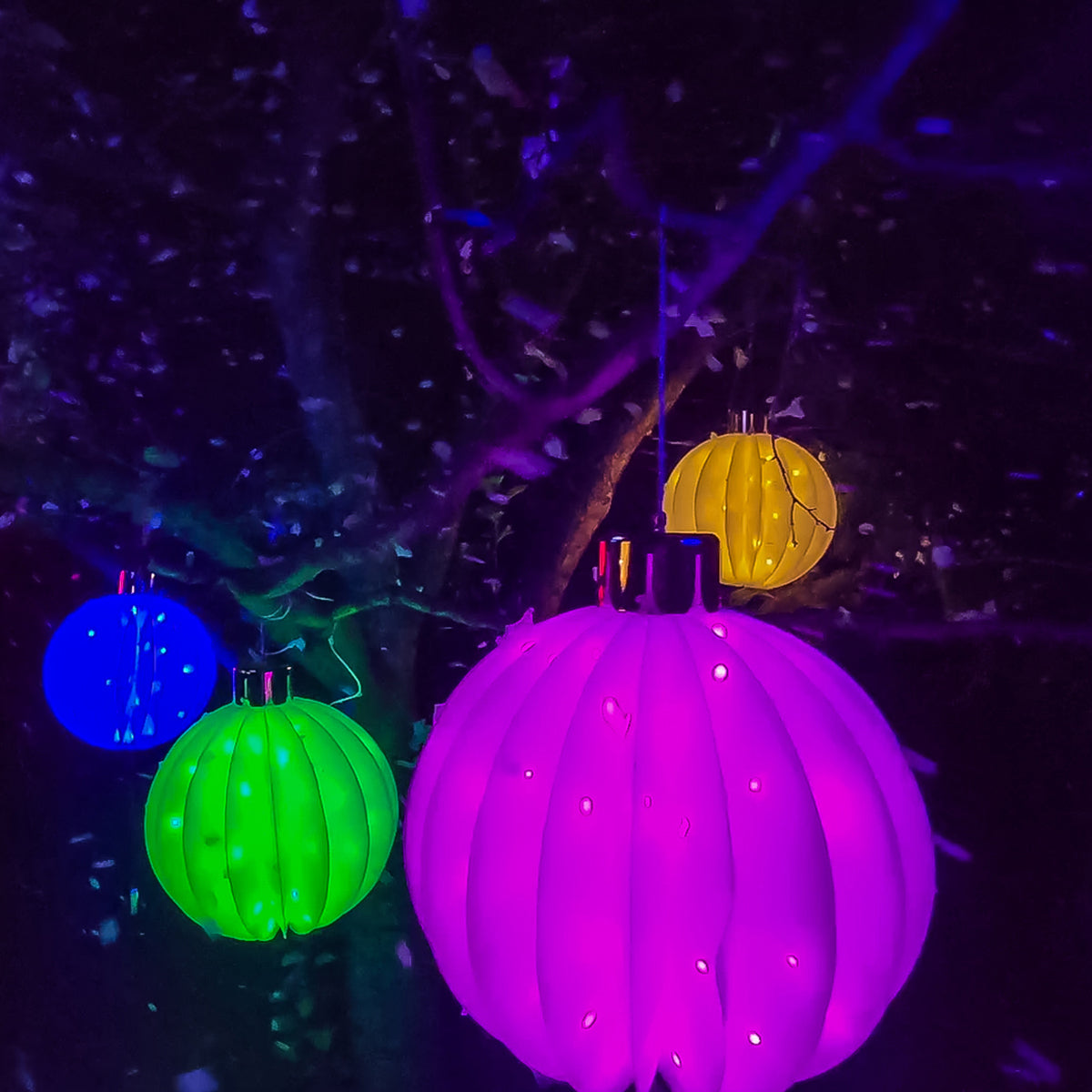 18'' Twinkling Indoor/Outdoor Lighted Orb - image 6