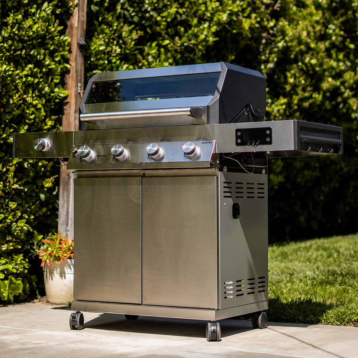 450 sq. in. Smart Grill with Clearview Lid - image 19