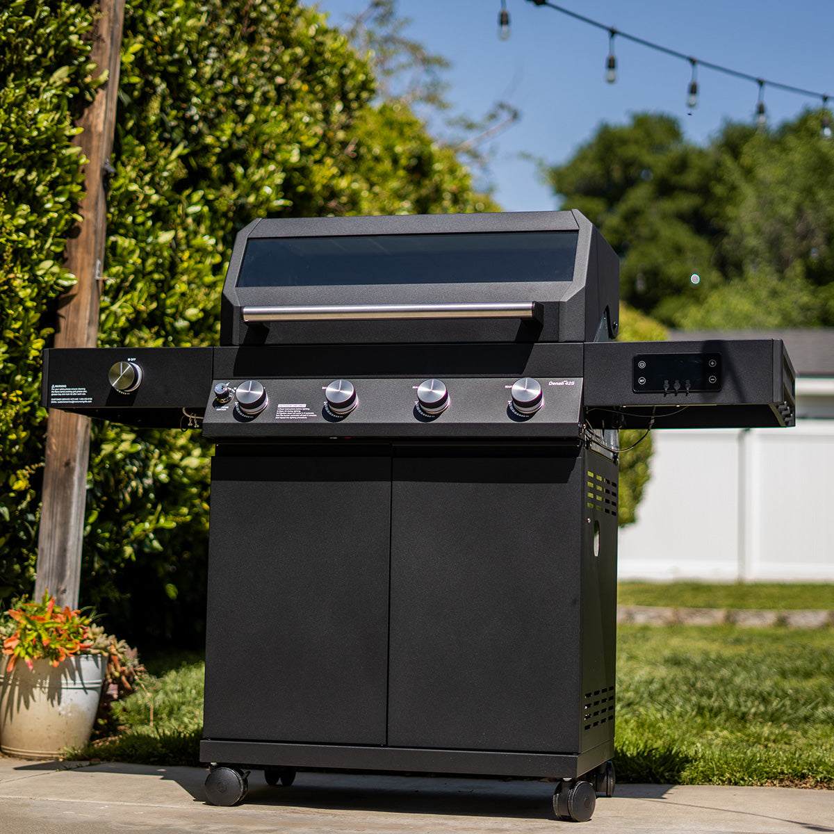 510 sq. in. Smart Grill with Clearview Lid - image 25