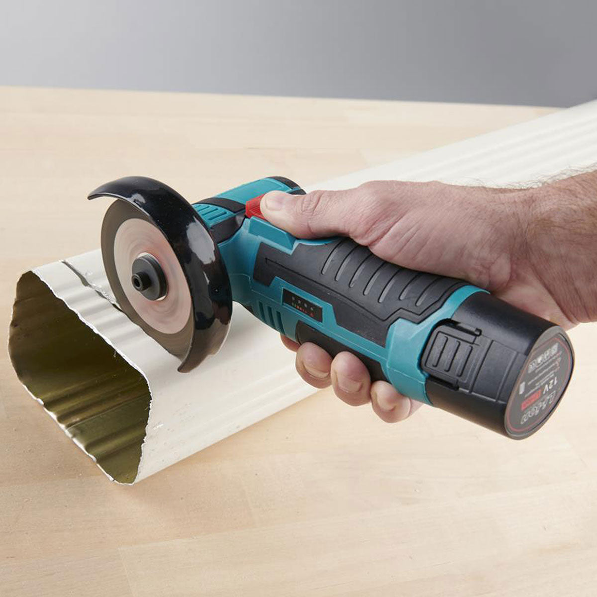 Battery-Powered Compact Circular Saw - image 5